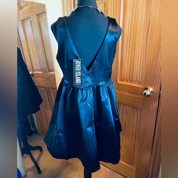 Black satin plunge prom midi dress - Picture 3 of 4